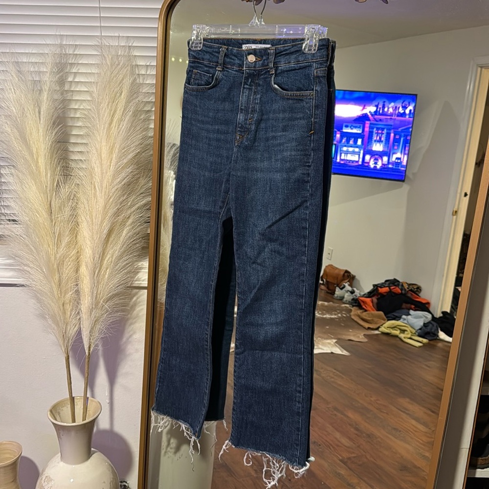 Zara perfect blue cropped denim Jean raw hem size 2 slightly stretchy